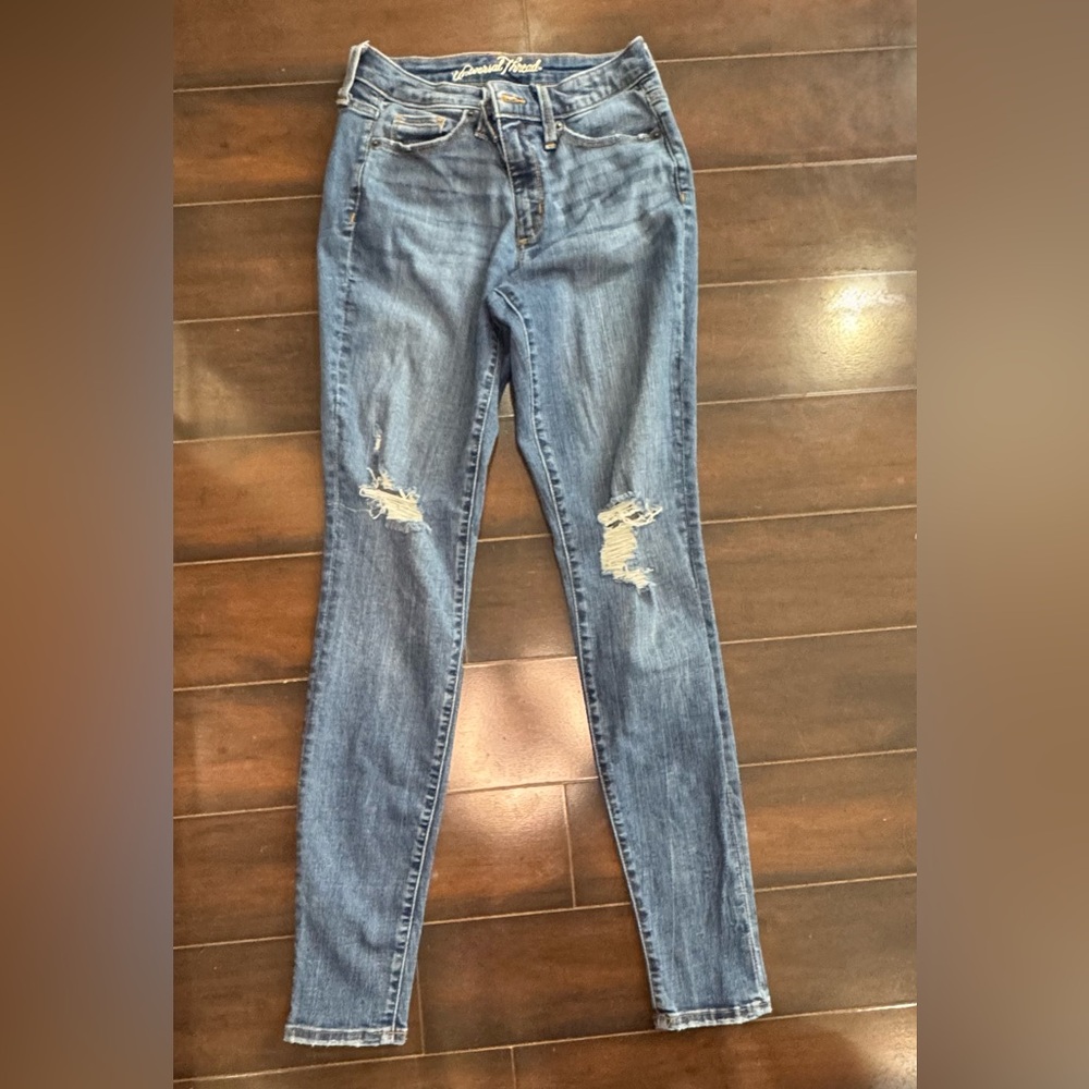 Women’s size 2 Regular Universal Thread Distressed Women Jeans